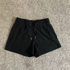 Lululemon On The Fly Shorts Woven - 2.5” - Size 4